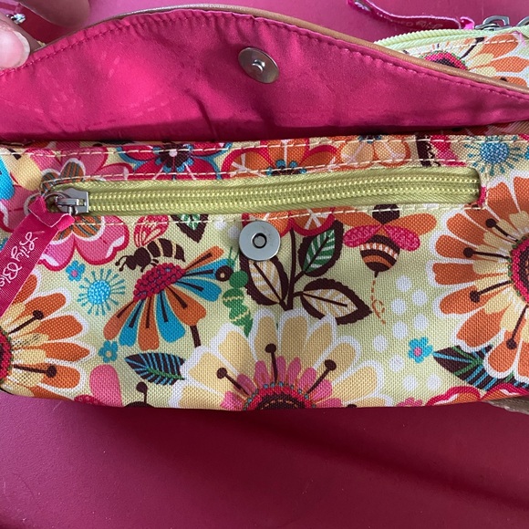 Lily Bloom Busy Bee Crossbody made of recycled materials. - Picture 3 of 6